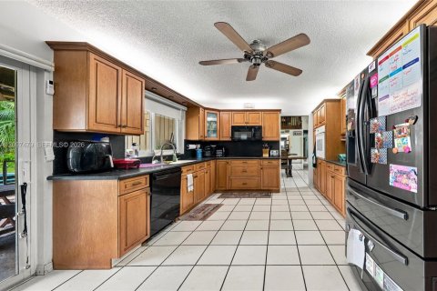 Villa ou maison à vendre à Davie, Floride: 4 chambres, 246.01 m2 № 2401452 - photo 15