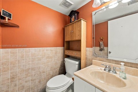 Villa ou maison à vendre à Davie, Floride: 4 chambres, 246.01 m2 № 2401452 - photo 22
