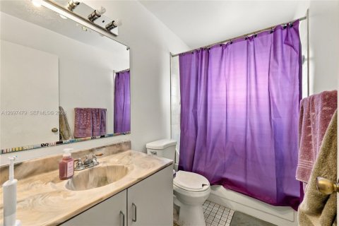 Villa ou maison à vendre à Davie, Floride: 4 chambres, 246.01 m2 № 2401452 - photo 21