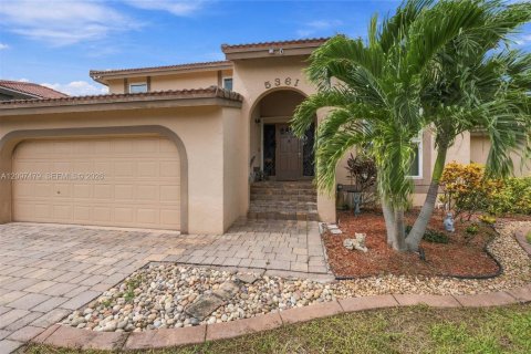Villa ou maison à vendre à Davie, Floride: 4 chambres, 246.01 m2 № 2401452 - photo 4