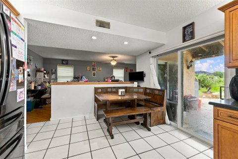 Villa ou maison à vendre à Davie, Floride: 4 chambres, 246.01 m2 № 2401452 - photo 17