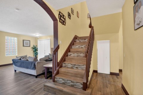 Villa ou maison à vendre à West Palm Beach, Floride: 5 chambres, 296.36 m2 № 2078172 - photo 3