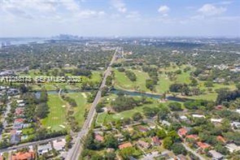 Immobilier commercial à Miami, Floride 173.54 m2 № 2169097