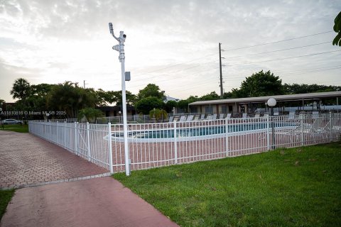 Купить кондоминиум в Лодердейл-Лейкс, Флорида 2 спальни, 94.85м2, № 1755683 - фото 7