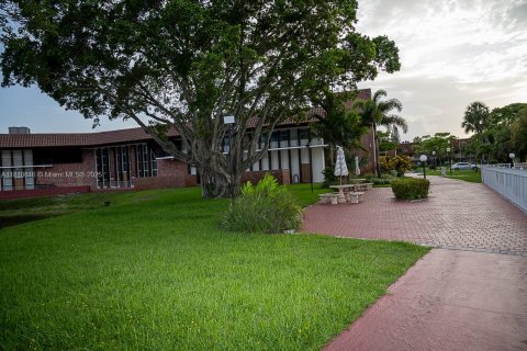 Купить кондоминиум в Лодердейл-Лейкс, Флорида 2 спальни, 94.85м2, № 1755683 - фото 8