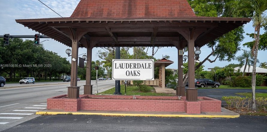 Condominio en Lauderdale Lakes, Florida, 2 dormitorios № 1755683