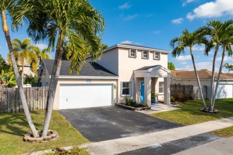 House in Sunrise, Florida 3 bedrooms, 176.33 sq.m. № 1867045 - photo 2