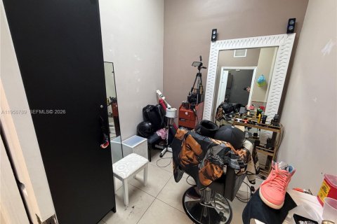 Immobilier commercial à vendre à Hialeah, Floride № 2010687 - photo 7