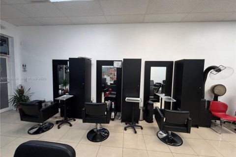 Immobilier commercial à vendre à Hialeah, Floride № 2010687 - photo 2