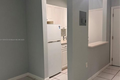 Copropriété à louer à South Miami, Floride: 1 chambre, 47.38 m2 № 1892624 - photo 3