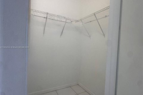 Copropriété à louer à South Miami, Floride: 1 chambre, 47.38 m2 № 1892624 - photo 6