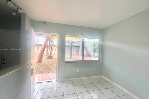 Copropriété à louer à South Miami, Floride: 1 chambre, 47.38 m2 № 1892624 - photo 1