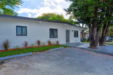 Купить виллу или дом в Окленд-Парк, Флорида 4 спальни, 109.62м2, № 1952925 - фото 2