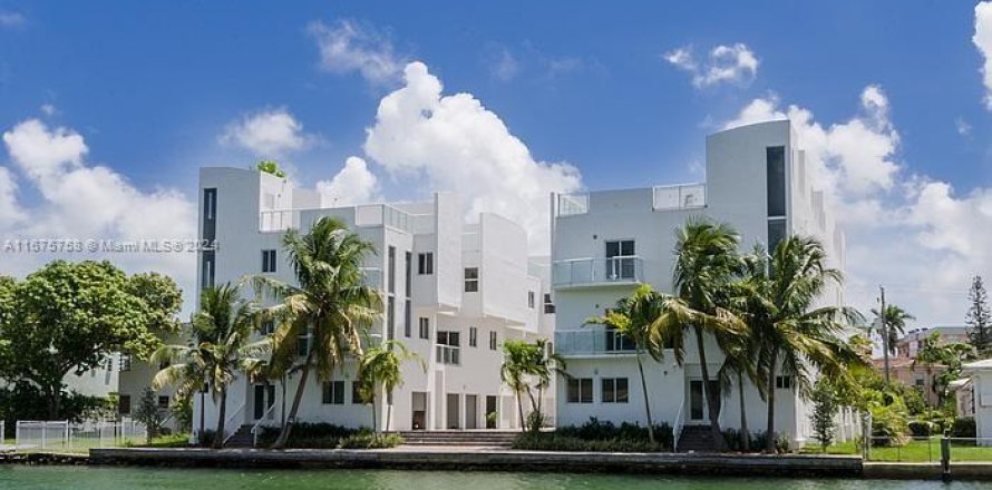 Propiedad comercial en Miami Beach, Florida 2446.67 m2 № 1695101