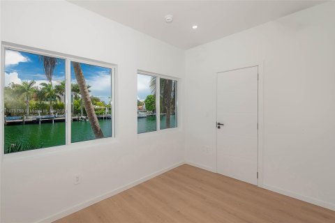 Propiedad comercial en venta en Miami Beach, Florida, 2446.67 m2 № 1695101 - foto 16