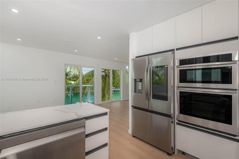 Propiedad comercial en venta en Miami Beach, Florida, 2446.67 m2 № 1695101 - foto 7