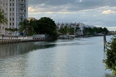 Снять в аренду кондоминиум в Майами-Бич, Флорида 2 спальни, 53.88м2, № 1979582 - фото 8