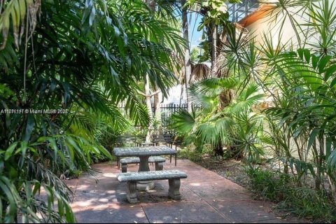 Condominio en Miami Beach, Florida, 1 dormitorio  № 2014111