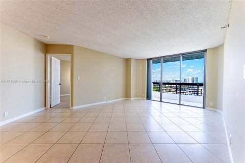 Condominio en alquiler en Aventura, Florida, 2 dormitorios, 109.72 m2 № 2054662 - foto 2