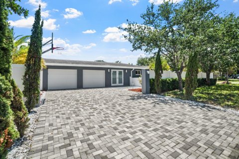 House in Fort Lauderdale, Florida 4 bedrooms, 309.55 sq.m. № 2175304