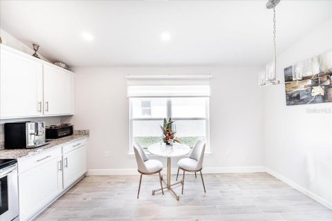 House in North Port, Florida 4 bedrooms, 167.5 sq.m. № 2415113 - photo 19