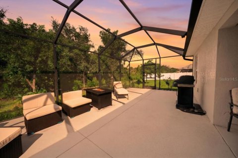 House in North Port, Florida 4 bedrooms, 167.5 sq.m. № 2415113 - photo 2