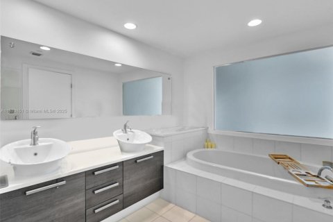 Купить кондоминиум в Авентура, Флорида 2 спальни, 144.18м2, № 1895558 - фото 29