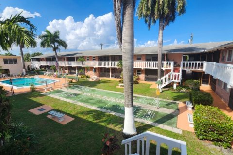 Condo in Hallandale Beach, Florida, 1 bedroom № 1974278 - photo 12