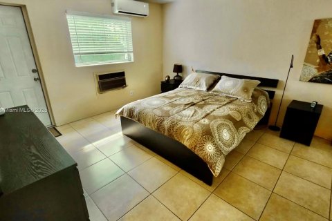 Condo in Hallandale Beach, Florida, 1 bedroom № 1974278 - photo 7