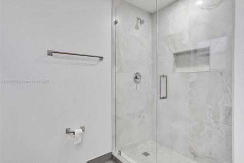 House in Dania Beach, Florida 3 bedrooms, 141.77 sq.m. № 1933589 - photo 15