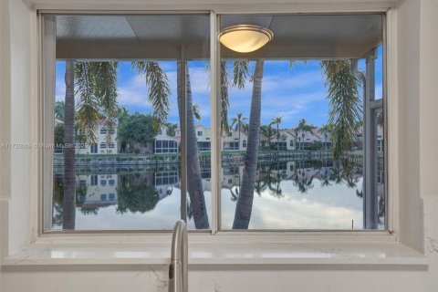 House in Dania Beach, Florida 3 bedrooms, 141.77 sq.m. № 1933589 - photo 30