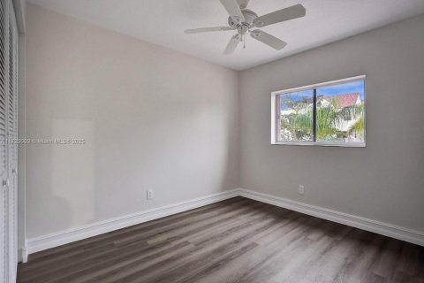 House in Dania Beach, Florida 3 bedrooms, 141.77 sq.m. № 1933589 - photo 24