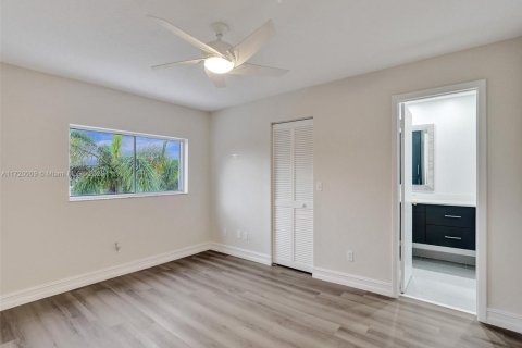 House in Dania Beach, Florida 3 bedrooms, 141.77 sq.m. № 1933589 - photo 19