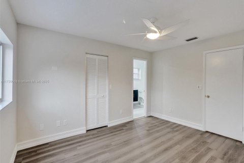 House in Dania Beach, Florida 3 bedrooms, 141.77 sq.m. № 1933589 - photo 20