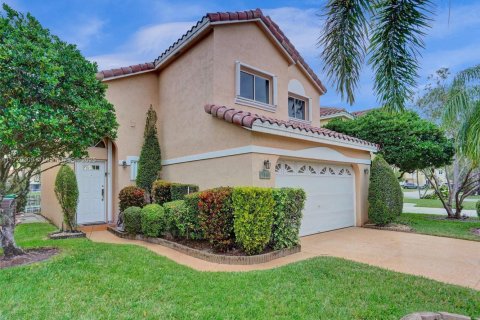 House in Dania Beach, Florida 3 bedrooms, 141.77 sq.m. № 1933589 - photo 6