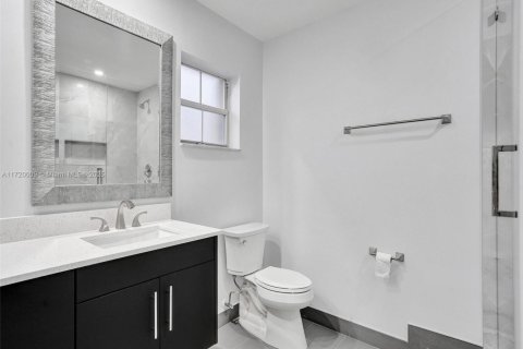 House in Dania Beach, Florida 3 bedrooms, 141.77 sq.m. № 1933589 - photo 14