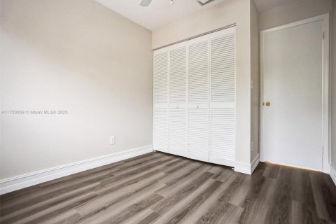 House in Dania Beach, Florida 3 bedrooms, 141.77 sq.m. № 1933589 - photo 23