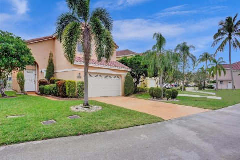 House in Dania Beach, Florida 3 bedrooms, 141.77 sq.m. № 1933589 - photo 4