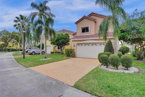 House in Dania Beach, Florida 3 bedrooms, 141.77 sq.m. № 1933589 - photo 5