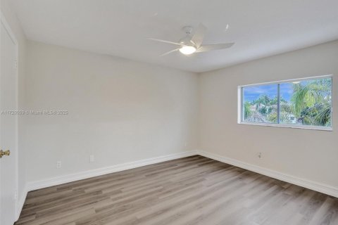 House in Dania Beach, Florida 3 bedrooms, 141.77 sq.m. № 1933589 - photo 18