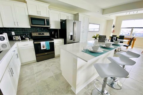 Condo in Kissimmee, Florida, 2 bedrooms № 2405084 - photo 2