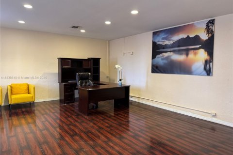 Immobilier commercial à vendre à Miami, Floride № 1981293 - photo 6