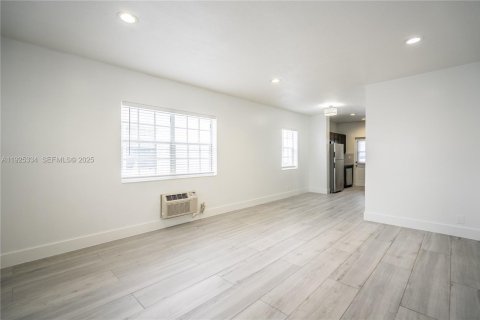 Appartement à louer à Miami Beach, Floride: 1 chambre, 60.39 m2 № 1983698 - photo 2
