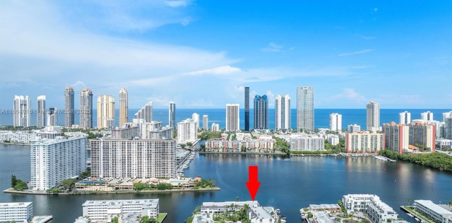 Condo in North Miami Beach, Florida, 2 bedrooms  № 1897179