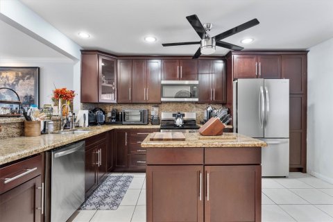 Condo in North Miami Beach, Florida, 2 bedrooms  № 1897179 - photo 6