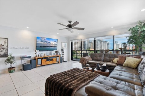 Condo in North Miami Beach, Florida, 2 bedrooms  № 1897179 - photo 5