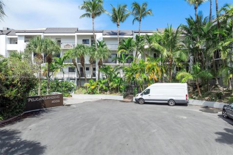 Condo in North Miami Beach, Florida, 2 bedrooms  № 1897179 - photo 28