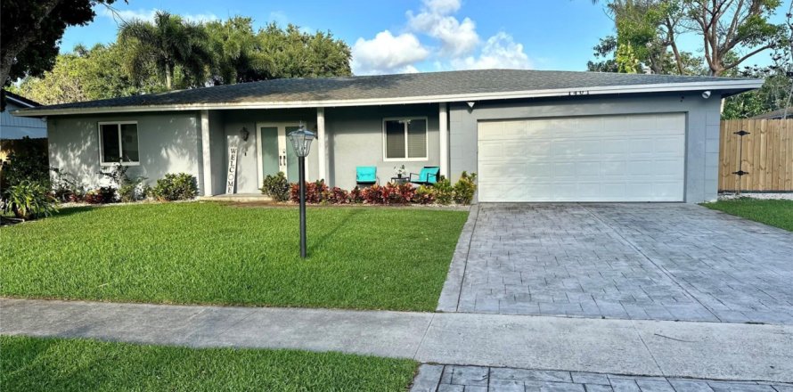Casa en Plantation, Florida 4 dormitorios, 198.81 m2 № 1162076