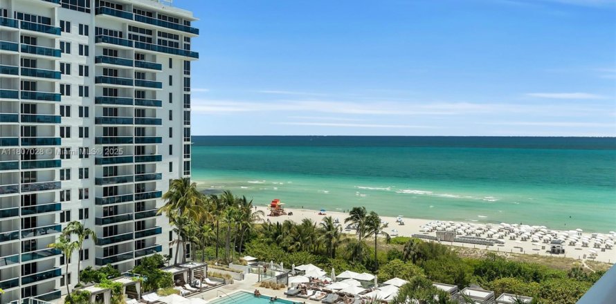Condominio en Miami Beach, Florida, 2 dormitorios  № 1752653
