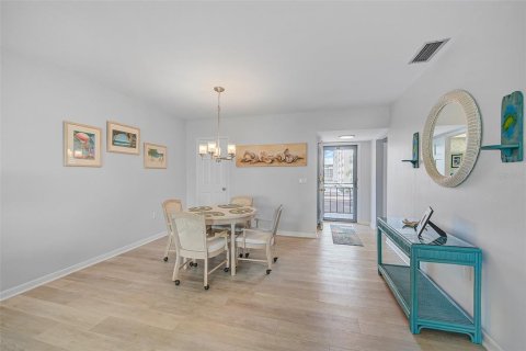 Купить кондоминиум в Ларго, Флорида 5 комнат, 79.9м2, № 1515657 - фото 4